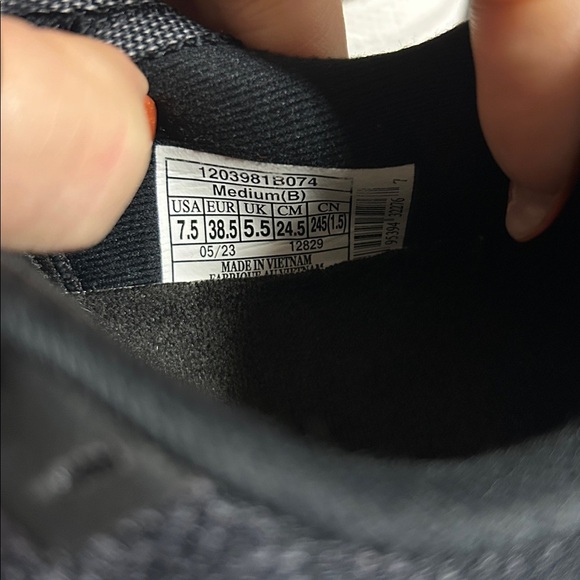 Brooks Launch Black and Neon Green Running Shoes - Picture 3 of 6